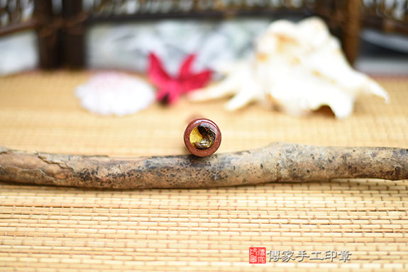 半手工噴砂印章:紅紫東菱玉臍帶章實際成品、印章作品分享、紅紫東菱玉印章材質介紹。(臍帶印章、肚臍章、肚臍印章,胎毛印章,一圓一方)傳家手工印章桃園店。2021.03.08 半手工噴砂印章:紅紫東菱玉臍帶章實際成品、印章作品分享、紅紫東菱玉印章材質介紹。(臍帶印章、肚臍章、肚臍印章,胎毛印章,一圓一方)傳家手工印章桃園店。2021.03.08