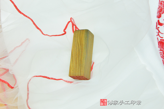 電腦刻印印章:綠檀木胎毛章實際成品、印章作品分享、綠檀木印章材質介紹。(臍帶印章、肚臍章、肚臍印章,胎毛印章,一圓一方)傳家手工印章台中店2021.04.06的照片78043686753.jpg