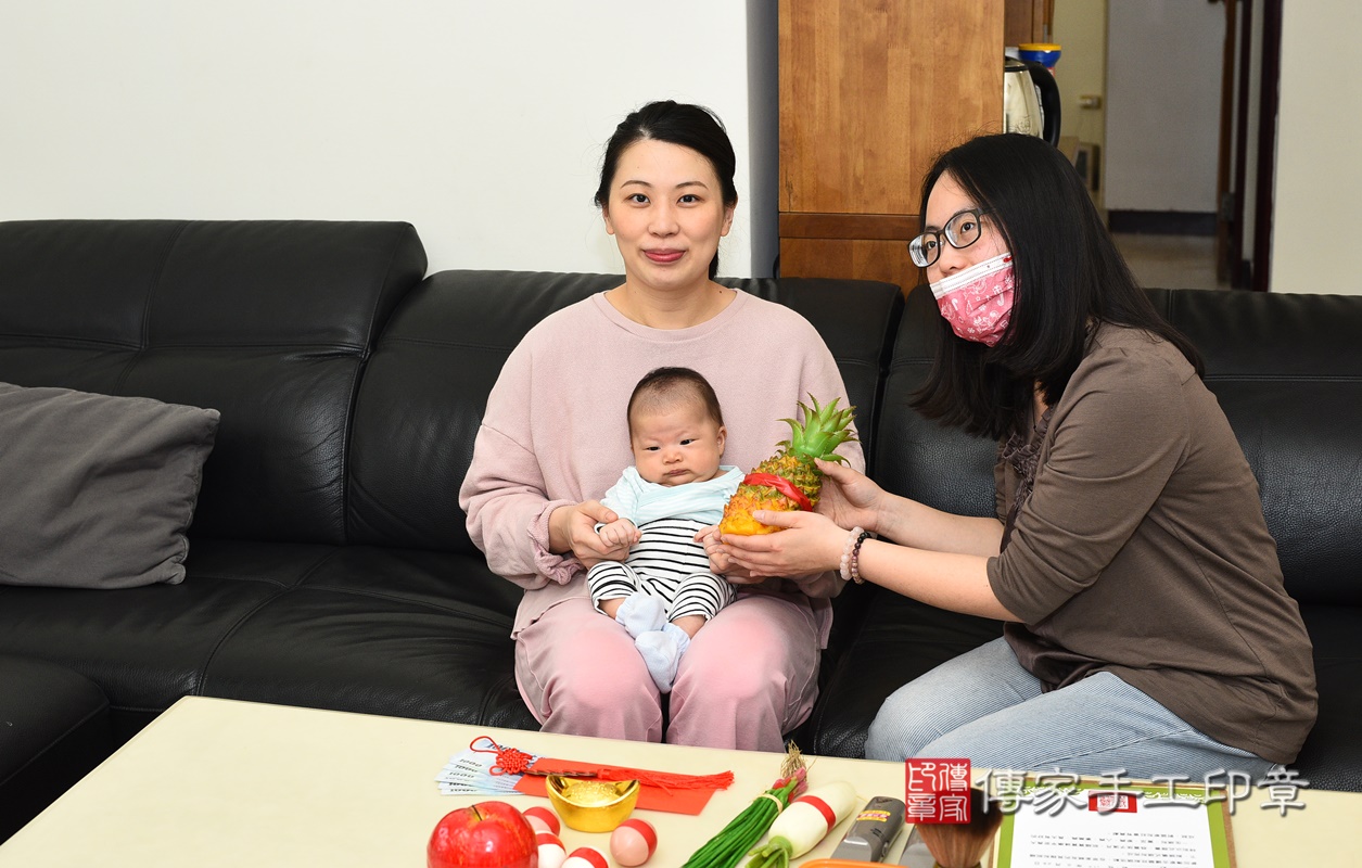 剃胎毛、滿月剃頭、嬰兒剃頭、嬰兒理髮、嬰兒剃髮、嬰兒剃胎毛、嬰兒滿月剃頭、寶寶剃頭、剃胎毛儀式、剃胎毛吉祥話、滿月剃頭儀式、滿月剃頭吉祥話、寶寶剃胎毛、寶寶滿月剃頭理髮、 桃園市龜山區剃胎毛、桃園市龜山區滿月剃頭、桃園市龜山區嬰兒剃頭剃胎毛、桃園市龜山區嬰兒理髮、桃園市嬰兒剃髮、 李寶寶(桃園市龜山區到府嬰兒寶寶滿月剃頭理髮、到府嬰兒剃胎毛儀式吉祥話)。到府剃頭剃胎毛主持、專業拍照、DVD光碟、證書。★購買「臍帶章、肚臍章、胎毛筆刷印章」贈送：剃頭、收涎、抓周，三選一。2021.02.22照片15