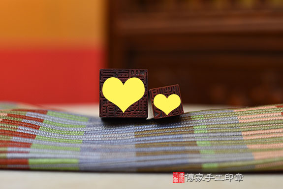 半手工篆刻印章：綠檀木公司大小印章實際成品、綠檀木印章材質介紹。（公司章、公司印章、負責人印章，一圓一方）傳家印章桃園店。2021.04.29