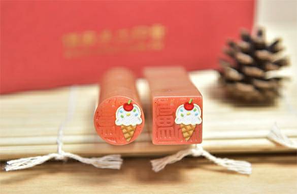 半手工噴砂印章:紅東菱玉臍帶章實際成品、印章作品分享、紅東菱玉印章材質介紹。(臍帶印章、肚臍章、肚臍印章,胎毛印章,一圓一方)傳家手工印章新竹店2021.5.5 半手工噴砂印章:紅東菱玉臍帶章實際成品、印章作品分享、紅東菱玉印章材質介紹。(臍帶印章、肚臍章、肚臍印章,胎毛印章,一圓一方)傳家手工印章新竹店2021.5.5
