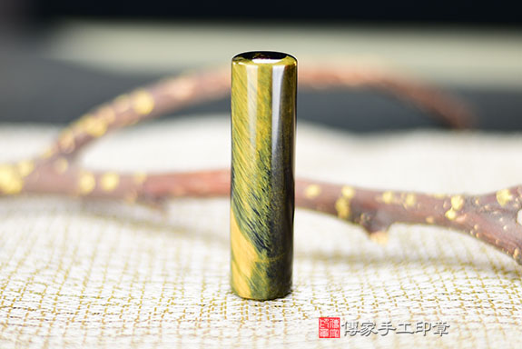 全手工噴砂印章:黃藍虎眼臍帶章實際成品、印章作品分享、黃藍虎眼印章材質介紹。(臍帶印章、肚臍章、肚臍印章,胎毛印章,一圓一方)傳家手工印章桃園店。2021.05.09 全手工噴砂印章:黃藍虎眼臍帶章實際成品、印章作品分享、黃藍虎眼印章材質介紹。(臍帶印章、肚臍章、肚臍印章,胎毛印章,一圓一方)傳家手工印章桃園店。2021.05.09