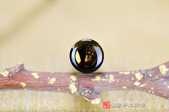 全手工噴砂印章:黃藍虎眼臍帶章實際成品、印章作品分享、黃藍虎眼印章材質介紹。(臍帶印章、肚臍章、肚臍印章,胎毛印章,一圓一方)傳家手工印章桃園店。2021.05.09 全手工噴砂印章:黃藍虎眼臍帶章實際成品、印章作品分享、黃藍虎眼印章材質介紹。(臍帶印章、肚臍章、肚臍印章,胎毛印章,一圓一方)傳家手工印章桃園店。2021.05.09