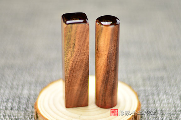 電腦刻印章:紅紫檀木臍帶章實際成品、印章作品分享、紅紫檀木印章材質介紹。(臍帶印章、肚臍章、肚臍印章,胎毛印章,一圓一方)傳家手工印章桃園店。2021.05.12 電腦刻印章:紅紫檀木臍帶章實際成品、印章作品分享、紅紫檀木印章材質介紹。(臍帶印章、肚臍章、肚臍印章,胎毛印章,一圓一方)傳家手工印章桃園店。2021.05.12