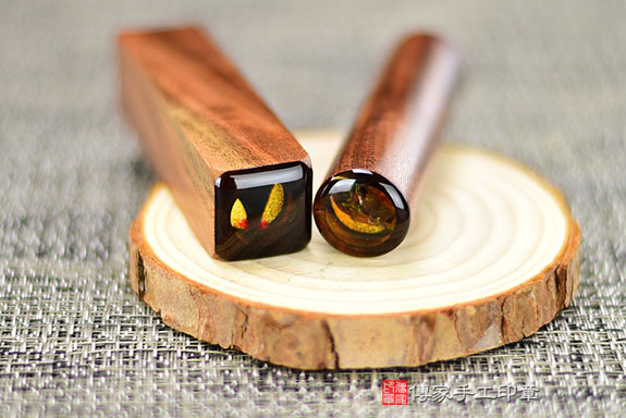 電腦刻印章:紅紫檀木臍帶章實際成品、印章作品分享、紅紫檀木印章材質介紹。(臍帶印章、肚臍章、肚臍印章,胎毛印章,一圓一方)傳家手工印章桃園店。2021.05.12 電腦刻印章:紅紫檀木臍帶章實際成品、印章作品分享、紅紫檀木印章材質介紹。(臍帶印章、肚臍章、肚臍印章,胎毛印章,一圓一方)傳家手工印章桃園店。2021.05.12