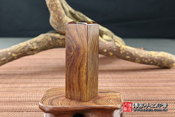 電腦刻印印章:紅紫檀木臍帶印章實際成品、印章作品分享、紅紫檀木印章材質介紹。(臍帶印章、肚臍章、肚臍印章,胎毛印章,一圓一方),傳家印章高雄店。2021.05.18 電腦刻印印章:紅紫檀木臍帶印章實際成品、印章作品分享、紅紫檀木印章材質介紹。(臍帶印章、肚臍章、肚臍印章,胎毛印章,一圓一方),傳家印章高雄店。2021.05.18