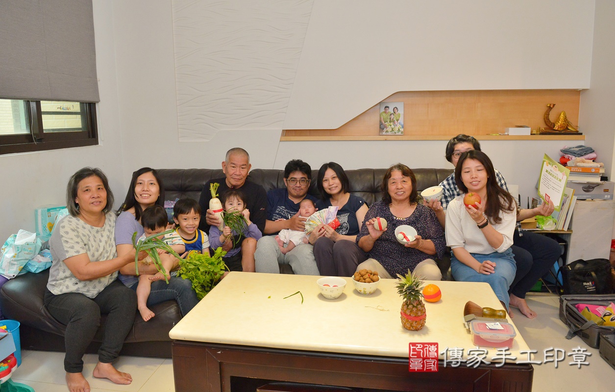 剃胎毛、滿月剃頭、嬰兒剃頭、嬰兒理髮、嬰兒剃髮、嬰兒剃胎毛、嬰兒滿月剃頭、寶寶剃頭、剃胎毛儀式、剃胎毛吉祥話、滿月剃頭儀式、滿月剃頭吉祥話、寶寶剃胎毛、寶寶滿月剃頭理髮、 新竹縣竹北市剃胎毛、新竹縣竹北市滿月剃頭、新竹縣竹北市嬰兒剃頭剃胎毛、新竹縣竹北市嬰兒理髮、新竹縣嬰兒剃髮、 包寶寶(新竹縣竹北市到府嬰兒寶寶滿月剃頭理髮、到府嬰兒剃胎毛儀式吉祥話)。到府剃頭剃胎毛主持、專業拍照、DVD光碟、證書。★購買「臍帶章、肚臍章、胎毛筆刷印章」贈送：剃頭、收涎、抓周，三選一。2021.04.02照片21