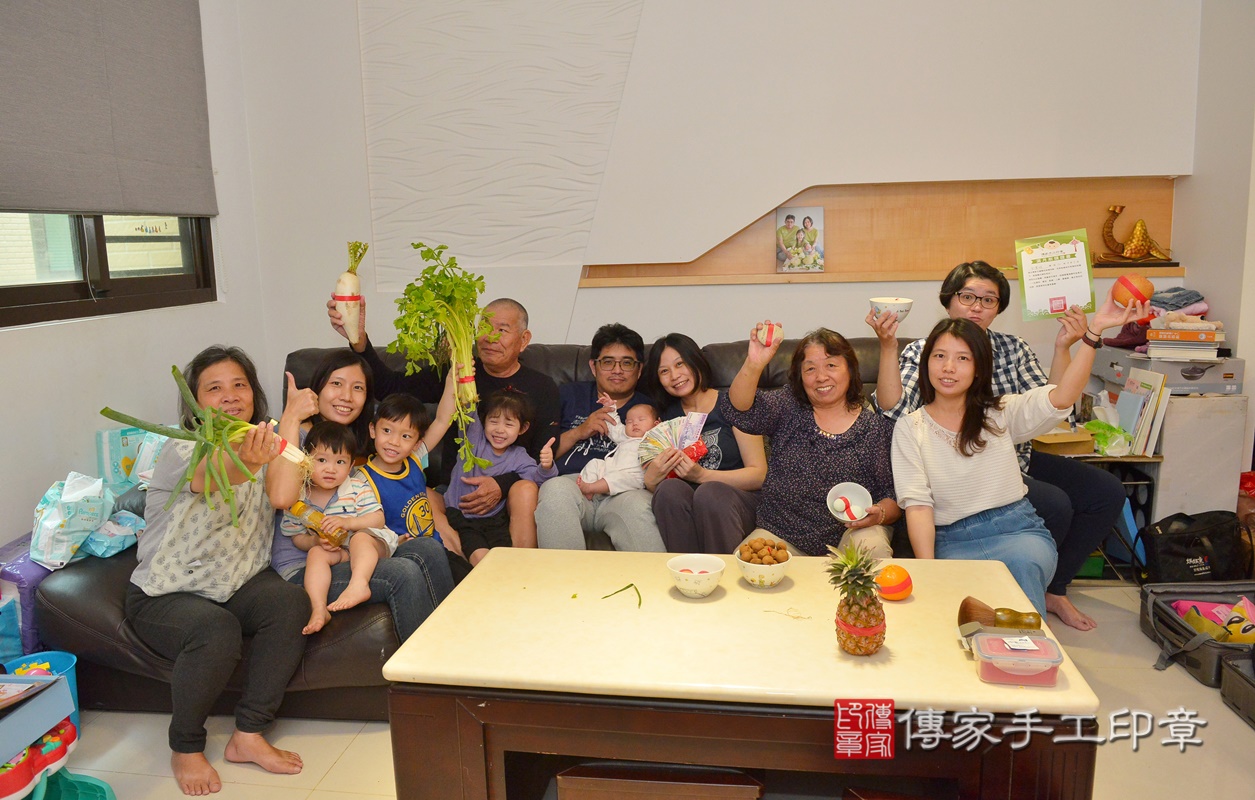 剃胎毛、滿月剃頭、嬰兒剃頭、嬰兒理髮、嬰兒剃髮、嬰兒剃胎毛、嬰兒滿月剃頭、寶寶剃頭、剃胎毛儀式、剃胎毛吉祥話、滿月剃頭儀式、滿月剃頭吉祥話、寶寶剃胎毛、寶寶滿月剃頭理髮、 新竹縣竹北市剃胎毛、新竹縣竹北市滿月剃頭、新竹縣竹北市嬰兒剃頭剃胎毛、新竹縣竹北市嬰兒理髮、新竹縣嬰兒剃髮、 包寶寶(新竹縣竹北市到府嬰兒寶寶滿月剃頭理髮、到府嬰兒剃胎毛儀式吉祥話)。到府剃頭剃胎毛主持、專業拍照、DVD光碟、證書。★購買「臍帶章、肚臍章、胎毛筆刷印章」贈送：剃頭、收涎、抓周，三選一。2021.04.02照片17