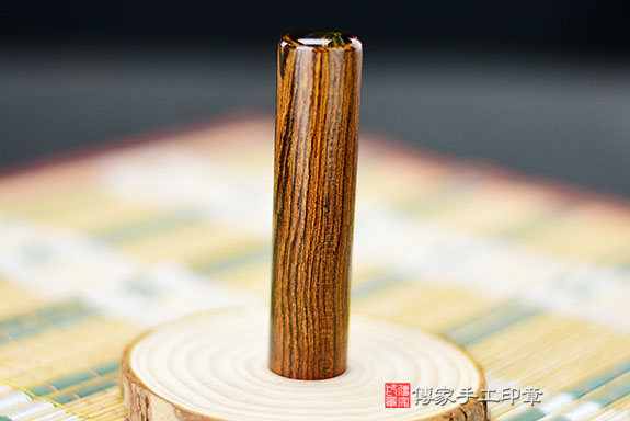 電腦刻印章:黑酸枝臍帶章實際成品、印章作品分享、黑酸枝印章材質介紹。(臍帶印章、肚臍章、肚臍印章,胎毛印章,一圓一方)傳家手工印章桃園店。2021.05.18 電腦刻印章:黑酸枝臍帶章實際成品、印章作品分享、黑酸枝印章材質介紹。(臍帶印章、肚臍章、肚臍印章,胎毛印章,一圓一方)傳家手工印章桃園店。2021.05.18