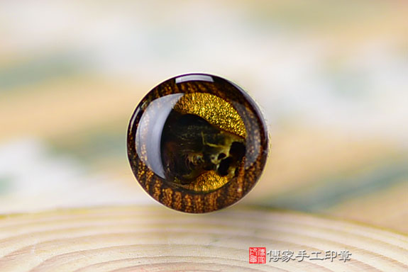 電腦刻印章:黑酸枝臍帶章實際成品、印章作品分享、黑酸枝印章材質介紹。(臍帶印章、肚臍章、肚臍印章,胎毛印章,一圓一方)傳家手工印章桃園店。2021.05.18 電腦刻印章:黑酸枝臍帶章實際成品、印章作品分享、黑酸枝印章材質介紹。(臍帶印章、肚臍章、肚臍印章,胎毛印章,一圓一方)傳家手工印章桃園店。2021.05.18