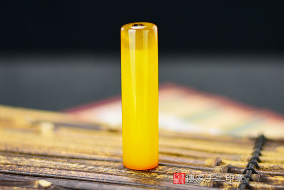 半手工噴砂印章:染色黃瑪瑙臍帶章實際成品、印章作品分享、染色黃瑪瑙印章材質介紹。(臍帶印章、肚臍章、肚臍印章,胎毛印章,一圓一方)傳家手工印章新竹店。2021.05.19 半手工噴砂印章:染色黃瑪瑙臍帶章實際成品、印章作品分享、染色黃瑪瑙印章材質介紹。(臍帶印章、肚臍章、肚臍印章,胎毛印章,一圓一方)傳家手工印章新竹店。2021.05.19