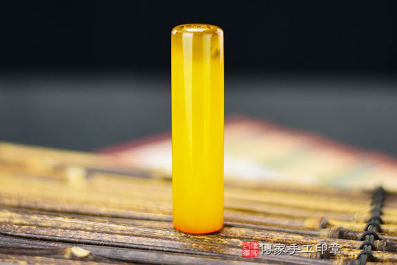 半手工噴砂印章:染色黃瑪瑙臍帶章實際成品、印章作品分享、染色黃瑪瑙印章材質介紹。(臍帶印章、肚臍章、肚臍印章,胎毛印章,一圓一方)傳家手工印章新竹店。2021.05.19 半手工噴砂印章:染色黃瑪瑙臍帶章實際成品、印章作品分享、染色黃瑪瑙印章材質介紹。(臍帶印章、肚臍章、肚臍印章,胎毛印章,一圓一方)傳家手工印章新竹店。2021.05.19