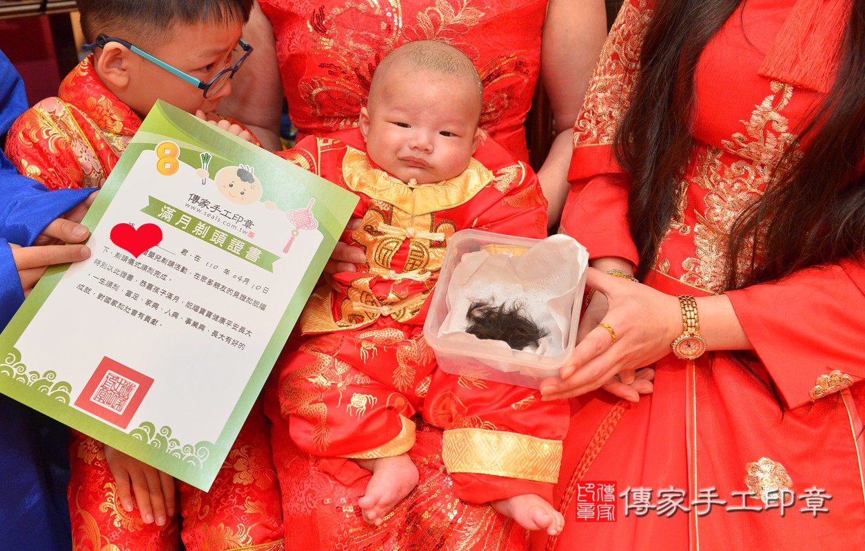  來幾張寶寶剃頭完成的特寫喔