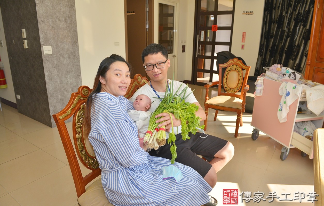 為寶寶準備蔥、韭菜、芹菜。