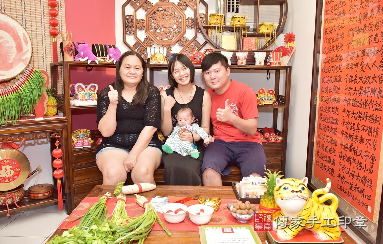 活動開始之前，先為大家拍照紀念一下今天這麼重要的大日子。