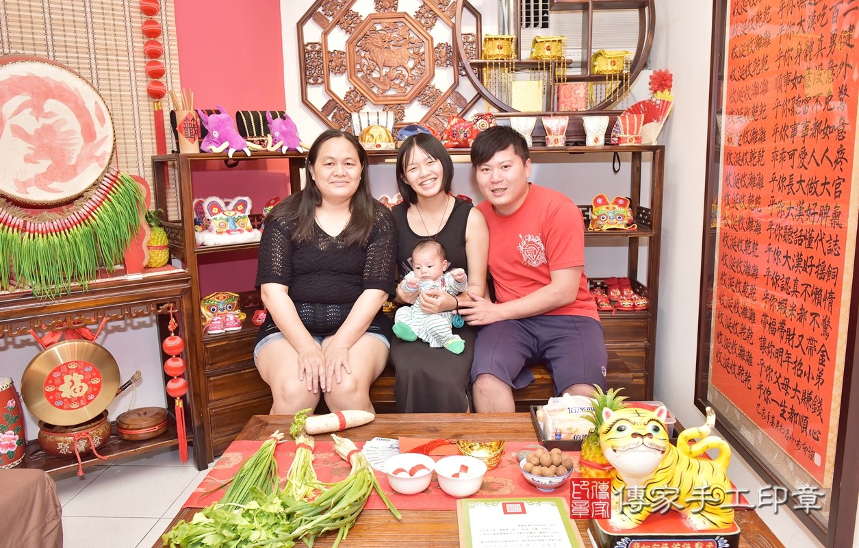活動開始之前，先為大家拍照紀念一下今天這麼重要的大日子。