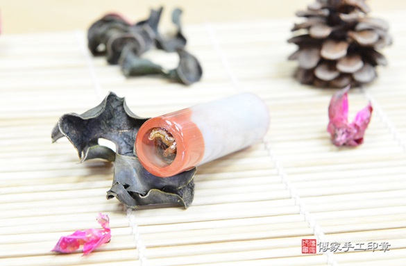 半手工噴砂印章:三彩漢玉臍帶章實際成品、印章作品分享、三彩漢玉印章材質介紹。(臍帶印章、肚臍章、肚臍印章,胎毛印章,一圓一方)傳家手工印章新竹店2021.5.24 半手工噴砂印章:三彩漢玉臍帶章實際成品、印章作品分享、三彩漢玉印章材質介紹。(臍帶印章、肚臍章、肚臍印章,胎毛印章,一圓一方)傳家手工印章新竹店2021.5.24