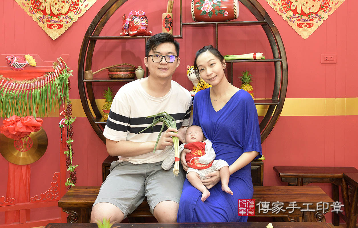 希望寶寶未來可以健健康康，認真向上，聰明愛念書，當個小小模範生!