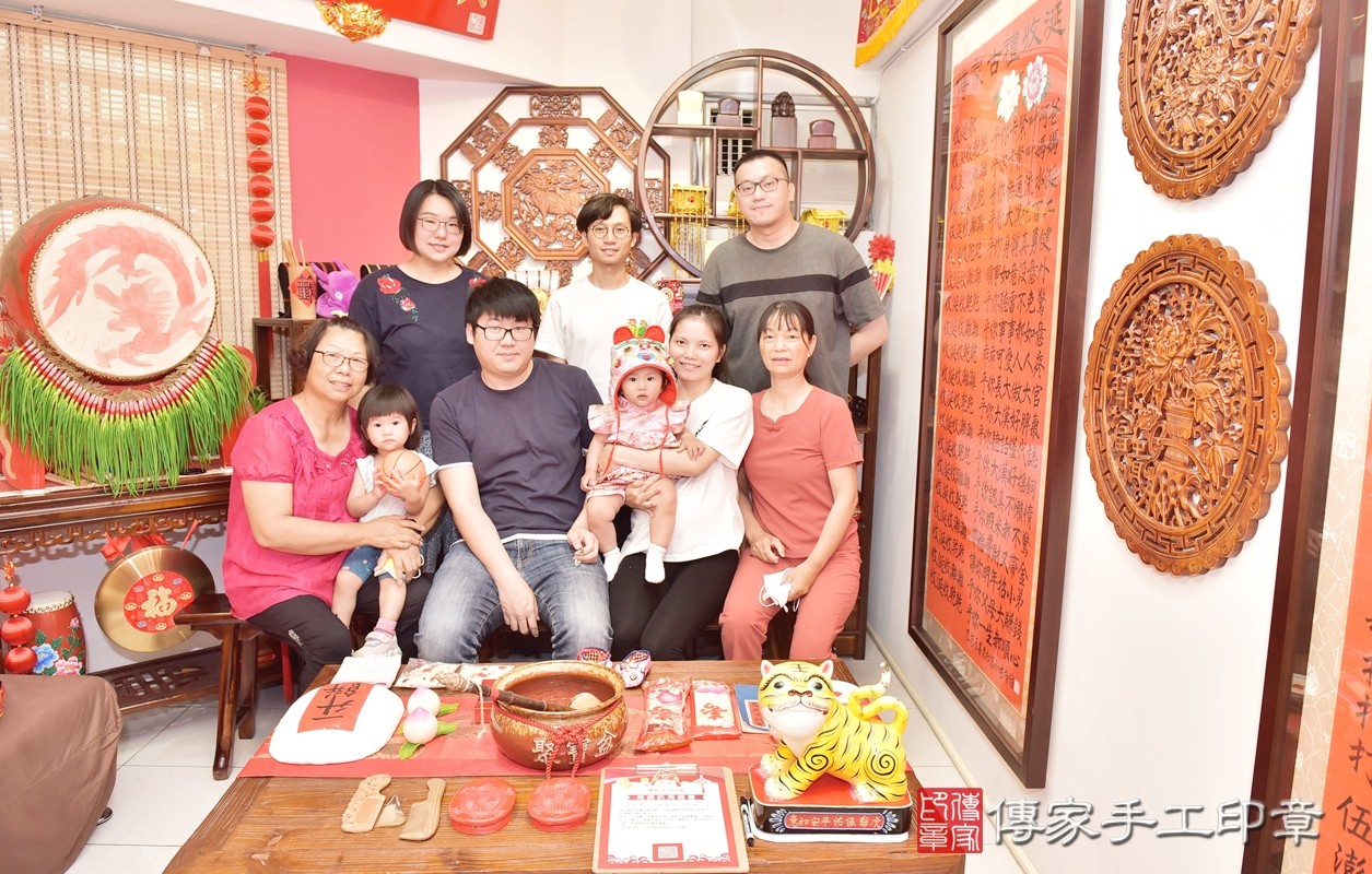 香山區李寶寶抓周全家福大合照。新竹店抓周。