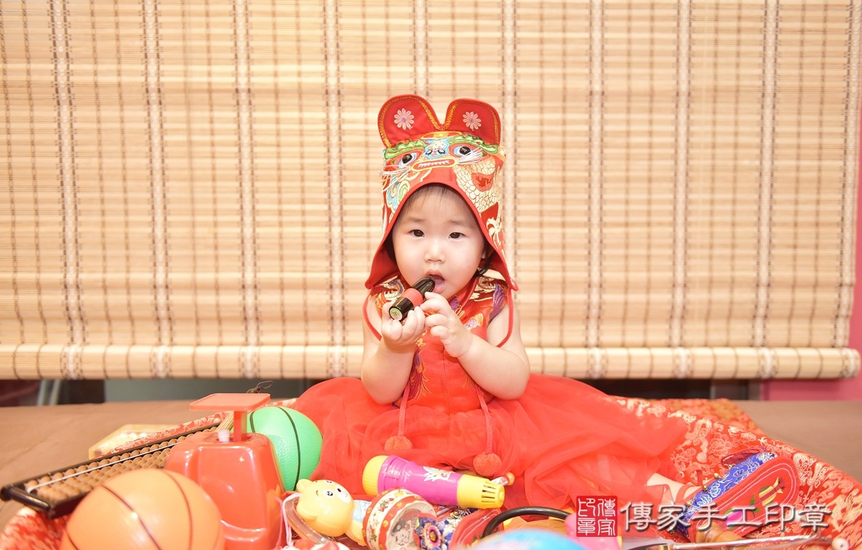 香山區莊寶寶周歲抓周活動和儀式，一切圓滿。