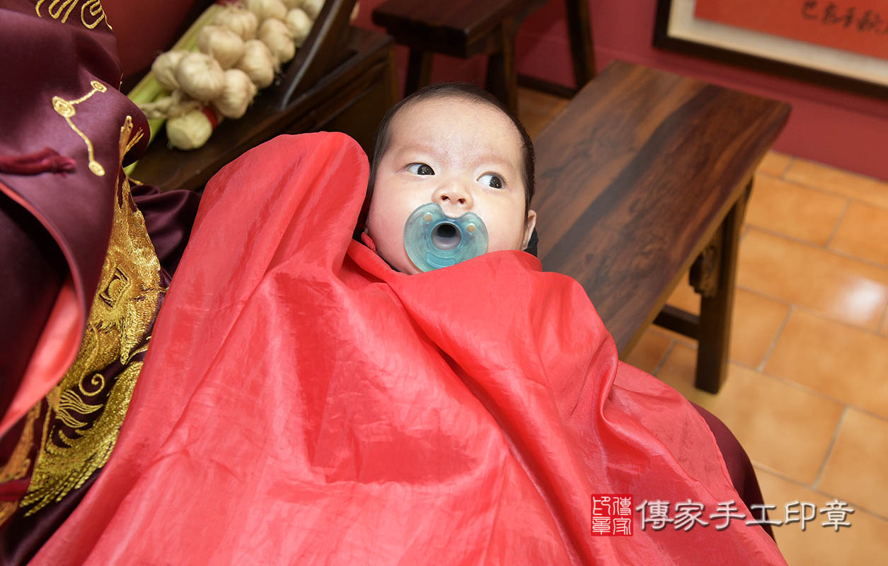 馮寶寶要開始剃頭囉，
