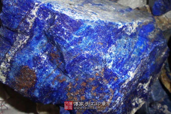 一閃一閃亮晶晶！頂級阿富汗青金石印章實際成品、印章作品分享、阿富汗青金石印章材質介紹。（銀行印鑑，一圓一方），傳家印章新竹店。2022.04.21