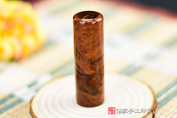 全手工噴砂印章：紅黑曜石臍帶章實際成品、印章作品分享、紅黑曜石印章材質介紹。（臍帶印章、肚臍章、肚臍印章，胎毛印章，一圓一方）傳家手工印章桃園店。2021.06.16