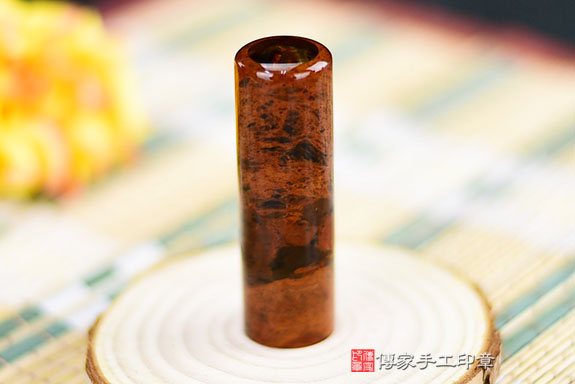 全手工噴砂印章：紅黑曜石臍帶章實際成品、印章作品分享、紅黑曜石印章材質介紹。（臍帶印章、肚臍章、肚臍印章，胎毛印章，一圓一方）傳家手工印章桃園店。2021.06.16