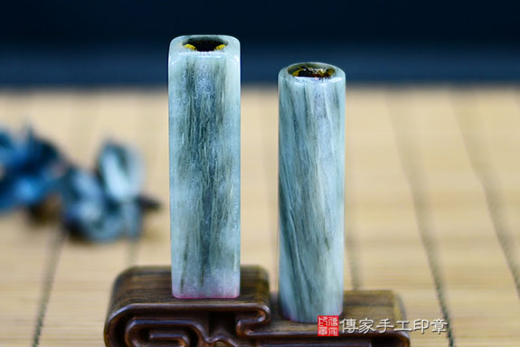 全手工噴砂印章：綠髮彩玉臍帶章實際成品、印章作品分享、綠髮彩玉印章材質介紹。（臍帶印章、肚臍章、肚臍印章，胎毛印章，一圓一方）傳家手工印章桃園店。2021.06.18