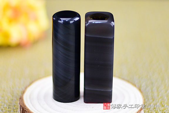 全手工噴砂印章：炫彩黑曜石臍帶章實際成品、印章作品分享、炫彩黑曜石印章材質介紹。（臍帶印章、肚臍章、肚臍印章，胎毛印章，一圓一方）傳家手工印章桃園店。.2021.06.20