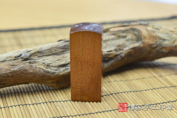 電腦刻印印章:紅紫檀木公司大小印章實際成品、紅紫檀木印章材質介紹。(公司章、公司印章、負責人印章,一圓一方)傳家印章台中店。2021.07.20照片6947969348668.jpg