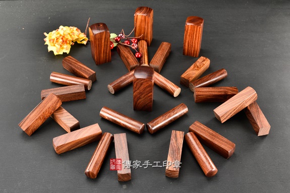 電腦刻印印章:莫桑比克紅檀木木臍帶章實際成品、印章作品分享、莫桑比克紅檀木木印章材質介紹。(臍帶印章、肚臍章、肚臍印章,胎毛印章,一圓一方)傳家手工印章台中店。2021.07.19照片6948798165605.jpg