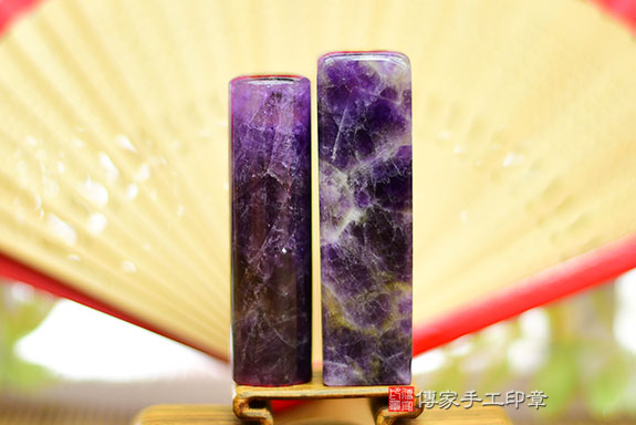 全手工噴砂印章：紫水晶臍帶章實際成品、印章作品分享、紫水晶印章材質介紹。（臍帶印章、肚臍章、肚臍印章，胎毛印章，一圓一方）傳家手工印章桃園店。2021.07.23