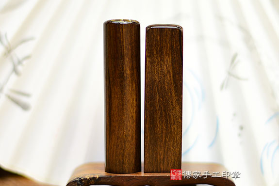 電腦刻印章：黑紫檀木臍帶章實際成品、印章作品分享、黑紫檀木印章材質介紹。（臍帶印章、肚臍章、肚臍印章，胎毛印章，一圓一方）傳家手工印章桃園店。2021.08.09