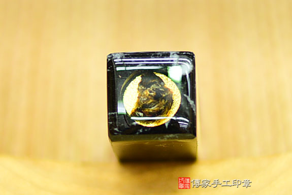半手工噴砂印章:乳牛石臍帶章實際成品、印章作品分享、乳牛石印章材質介紹。(臍帶印章、肚臍章、肚臍印章,胎毛印章,一圓一方)傳家手工印章桃園店。2021.08.15 半手工噴砂印章:乳牛石臍帶章實際成品、印章作品分享、乳牛石印章材質介紹。(臍帶印章、肚臍章、肚臍印章,胎毛印章,一圓一方)傳家手工印章桃園店。2021.08.15