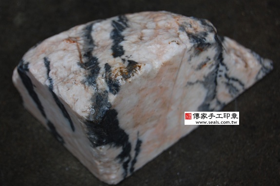 半手工噴砂印章:乳牛石臍帶章實際成品、印章作品分享、乳牛石印章材質介紹。(臍帶印章、肚臍章、肚臍印章,胎毛印章,一圓一方)傳家手工印章桃園店。2021.08.15 半手工噴砂印章:乳牛石臍帶章實際成品、印章作品分享、乳牛石印章材質介紹。(臍帶印章、肚臍章、肚臍印章,胎毛印章,一圓一方)傳家手工印章桃園店。2021.08.15