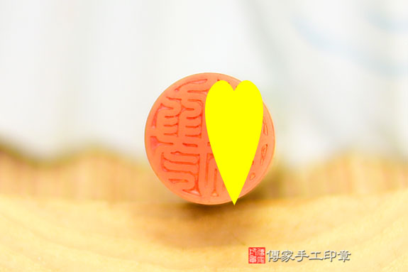 半手工噴砂印章:釉玉臍帶章實際成品、印章作品分享、釉玉印章材質介紹。(臍帶印章、肚臍章、肚臍印章,胎毛印章,一圓一方)傳家手工印章桃園店。2021.08.16 半手工噴砂印章:釉玉臍帶章實際成品、印章作品分享、釉玉印章材質介紹。(臍帶印章、肚臍章、肚臍印章,胎毛印章,一圓一方)傳家手工印章桃園店。2021.08.16