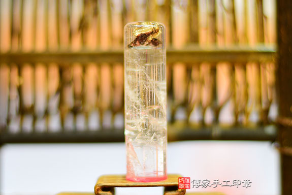 全手工噴砂印章：白水晶臍帶章實際成品、印章作品分享、白水晶印章材質介紹。（臍帶印章、肚臍章、肚臍印章，胎毛印章，一圓一方）傳家手工印章桃園店。2021.08.17