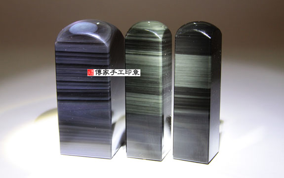 全手工噴砂印章:炫彩黑曜石臍帶章實際成品、印章作品分享、炫彩黑曜石印章材質介紹。(臍帶印章、肚臍章、肚臍印章,胎毛印章,一圓一方)傳家手工印章桃園店。2021.08.22 全手工噴砂印章:炫彩黑曜石臍帶章實際成品、印章作品分享、炫彩黑曜石印章材質介紹。(臍帶印章、肚臍章、肚臍印章,胎毛印章,一圓一方)傳家手工印章桃園店。2021.08.22