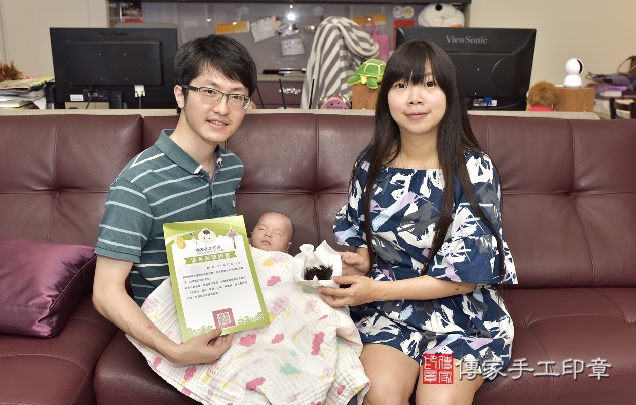 剃胎毛、滿月剃頭、嬰兒剃頭、嬰兒理髮、嬰兒剃髮、嬰兒剃胎毛、嬰兒滿月剃頭、寶寶剃頭、剃胎毛儀式、剃胎毛吉祥話、滿月剃頭儀式、滿月剃頭吉祥話、寶寶剃胎毛、寶寶滿月剃頭理髮、 新北市三峽區剃胎毛、新北市三峽區滿月剃頭、新北市三峽區嬰兒剃頭剃胎毛、新北市三峽區嬰兒理髮、新北市嬰兒剃髮、 江寶寶(新北市三峽區到府嬰兒寶寶滿月剃頭理髮、到府嬰兒剃胎毛儀式吉祥話)。到府剃頭剃胎毛主持、專業拍照、DVD光碟、證書。★購買「臍帶章、肚臍章、胎毛筆刷印章」贈送：剃頭、收涎、抓周，三選一。2021.05.16照片29