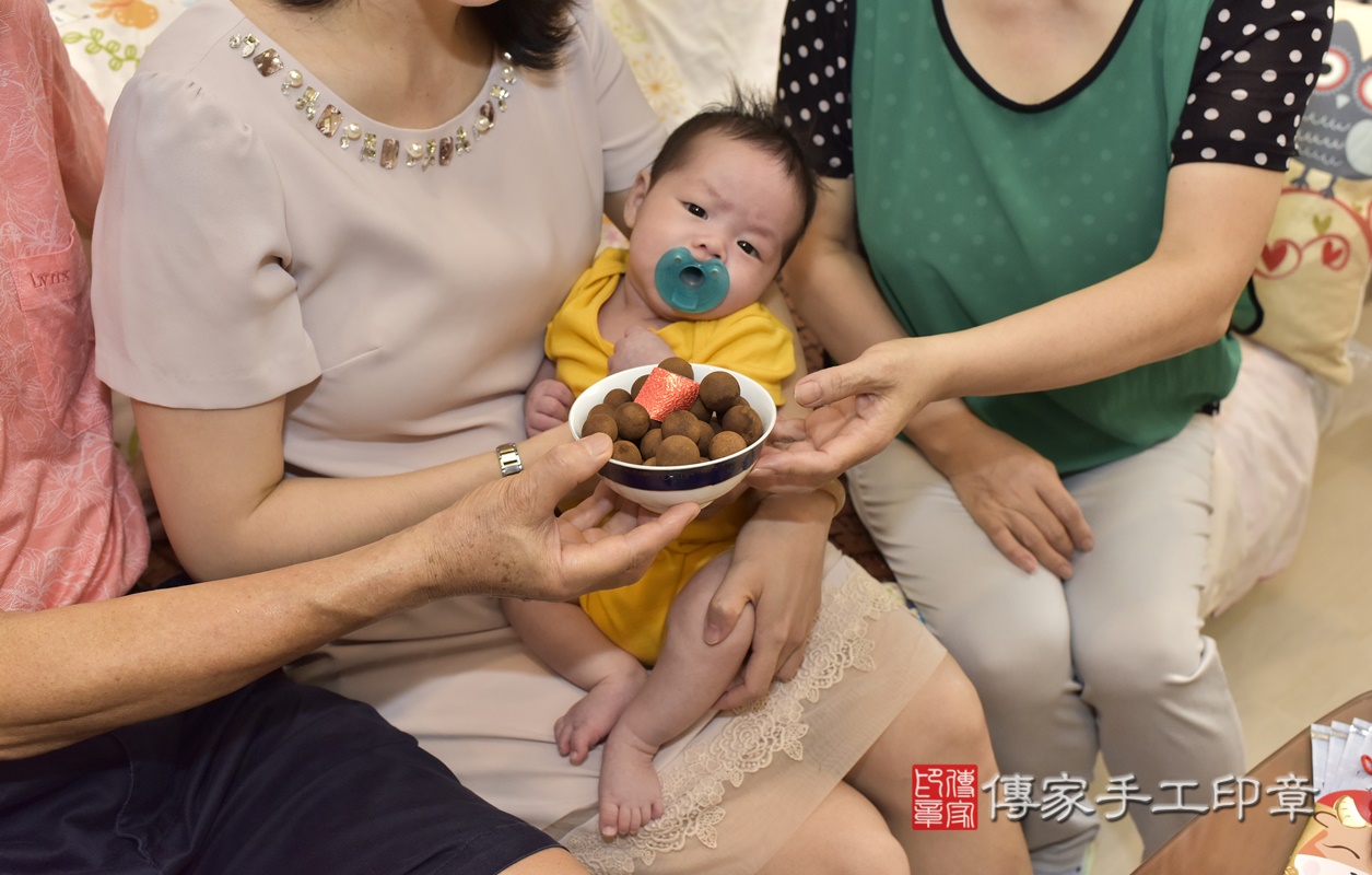 剃胎毛、滿月剃頭、嬰兒剃頭、嬰兒理髮、嬰兒剃髮、嬰兒剃胎毛、嬰兒滿月剃頭、寶寶剃頭、剃胎毛儀式、剃胎毛吉祥話、滿月剃頭儀式、滿月剃頭吉祥話、寶寶剃胎毛、寶寶滿月剃頭理髮、 新北市永和區剃胎毛、新北市永和區滿月剃頭、新北市永和區嬰兒剃頭剃胎毛、新北市永和區嬰兒理髮、新北市嬰兒剃髮、 張寶寶(新北市永和區到府嬰兒寶寶滿月剃頭理髮、到府嬰兒剃胎毛儀式吉祥話)。到府剃頭剃胎毛主持、專業拍照、DVD光碟、證書。★購買「臍帶章、肚臍章、胎毛筆刷印章」贈送：剃頭、收涎、抓周，三選一。2021.08.01照片14