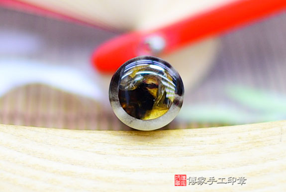 電腦刻印章:赤牛角臍帶章實際成品、印章作品分享、赤牛角印章材質介紹。(臍帶印章、肚臍章、肚臍印章,胎毛印章,一圓一方)傳家手工印章桃園店。2021.09.22 電腦刻印章:赤牛角臍帶章實際成品、印章作品分享、赤牛角印章材質介紹。(臍帶印章、肚臍章、肚臍印章,胎毛印章,一圓一方)傳家手工印章桃園店。2021.09.22