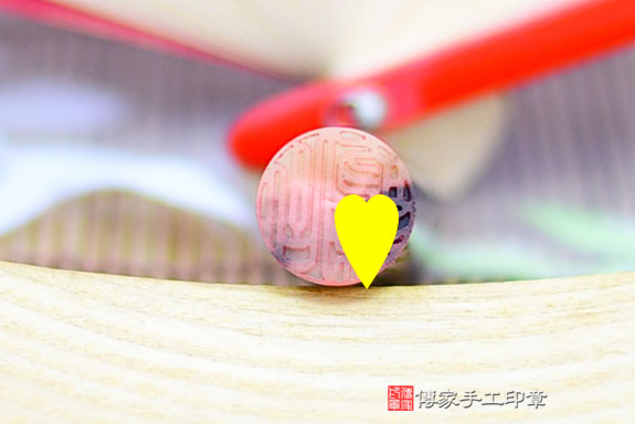 電腦刻印章:赤牛角臍帶章實際成品、印章作品分享、赤牛角印章材質介紹。(臍帶印章、肚臍章、肚臍印章,胎毛印章,一圓一方)傳家手工印章桃園店。2021.09.22 電腦刻印章:赤牛角臍帶章實際成品、印章作品分享、赤牛角印章材質介紹。(臍帶印章、肚臍章、肚臍印章,胎毛印章,一圓一方)傳家手工印章桃園店。2021.09.22