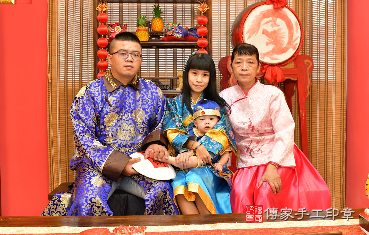 【踏一升餅】：讓寶寶腳踏實地，步步高昇。