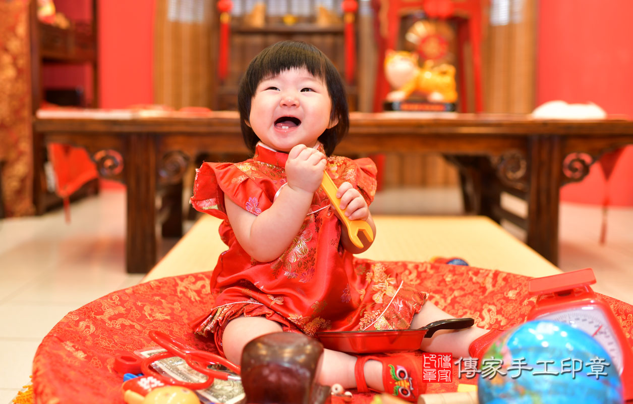 葉寶寶周歲抓周活動和儀式，一切圓滿。