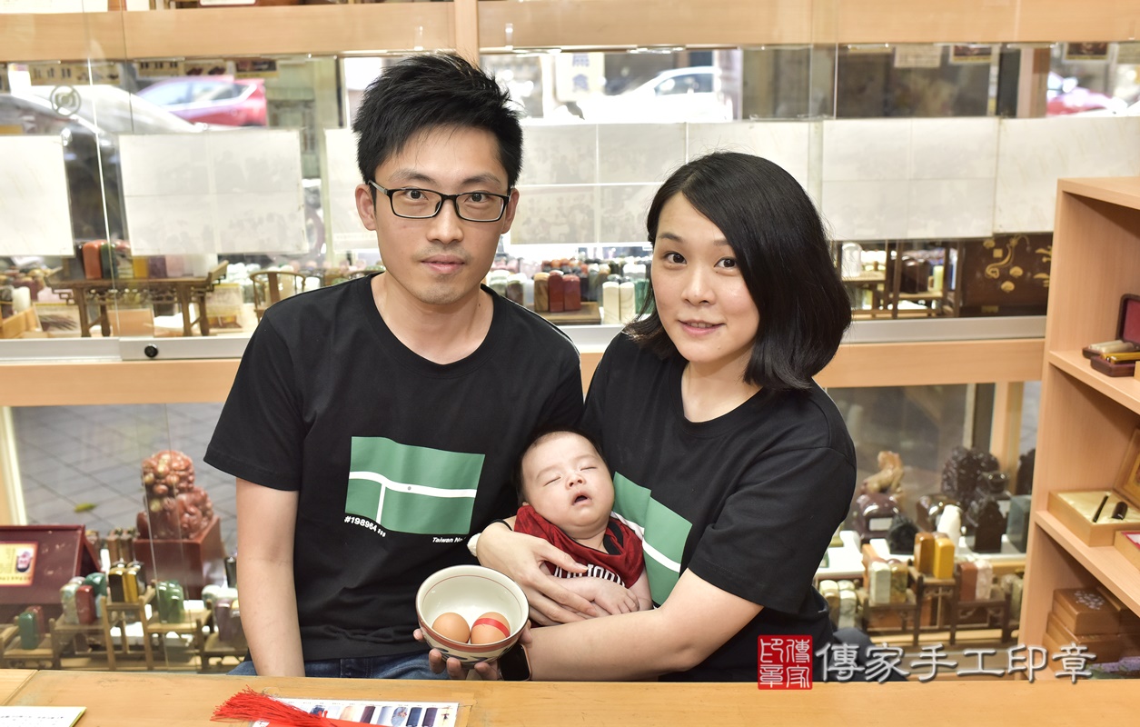 剃胎毛、滿月剃頭、嬰兒剃頭、嬰兒理髮、嬰兒剃髮、嬰兒剃胎毛、嬰兒滿月剃頭、姜寶寶剃頭、剃胎毛儀式、剃胎毛吉祥話、滿月剃頭儀式、滿月剃頭吉祥話、姜寶寶剃胎毛、姜寶寶滿月剃頭理髮、 新北市永和區剃胎毛、新北市永和區滿月剃頭、新北市永和區嬰兒剃頭剃胎毛、新北市永和區嬰兒理髮、新北市嬰兒剃髮、 姜寶寶(新北市永和區嬰兒姜寶寶滿月剃頭理髮、嬰兒剃胎毛儀式吉祥話)。中國風會場，爸媽寶貝穿「日中韓」古裝禮服。專業拍照、DVD光碟、證書。★購買「臍帶章、肚臍章、胎毛筆刷印章」贈送：剃頭、收涎、抓周，三選一。2020.08.29照片5