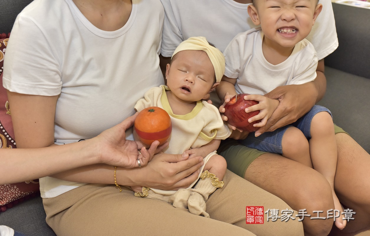 剃胎毛、滿月剃頭、嬰兒剃頭、嬰兒理髮、嬰兒剃髮、嬰兒剃胎毛、嬰兒滿月剃頭、林寶寶剃頭、剃胎毛儀式、剃胎毛吉祥話、滿月剃頭儀式、滿月剃頭吉祥話、林寶寶剃胎毛、林寶寶滿月剃頭理髮、 新北市瑞芳區剃胎毛、新北市瑞芳區滿月剃頭、新北市瑞芳區嬰兒剃頭剃胎毛、新北市瑞芳區嬰兒理髮、新北市嬰兒剃髮、 林寶寶(新北市瑞芳區到府嬰兒林寶寶滿月剃頭理髮、到府嬰兒剃胎毛儀式吉祥話)。到府剃頭剃胎毛主持、專業拍照、DVD光碟、證書。★購買「臍帶章、肚臍章、胎毛筆刷印章」贈送：剃頭、收涎、抓周，三選一。2021.09.06照片15