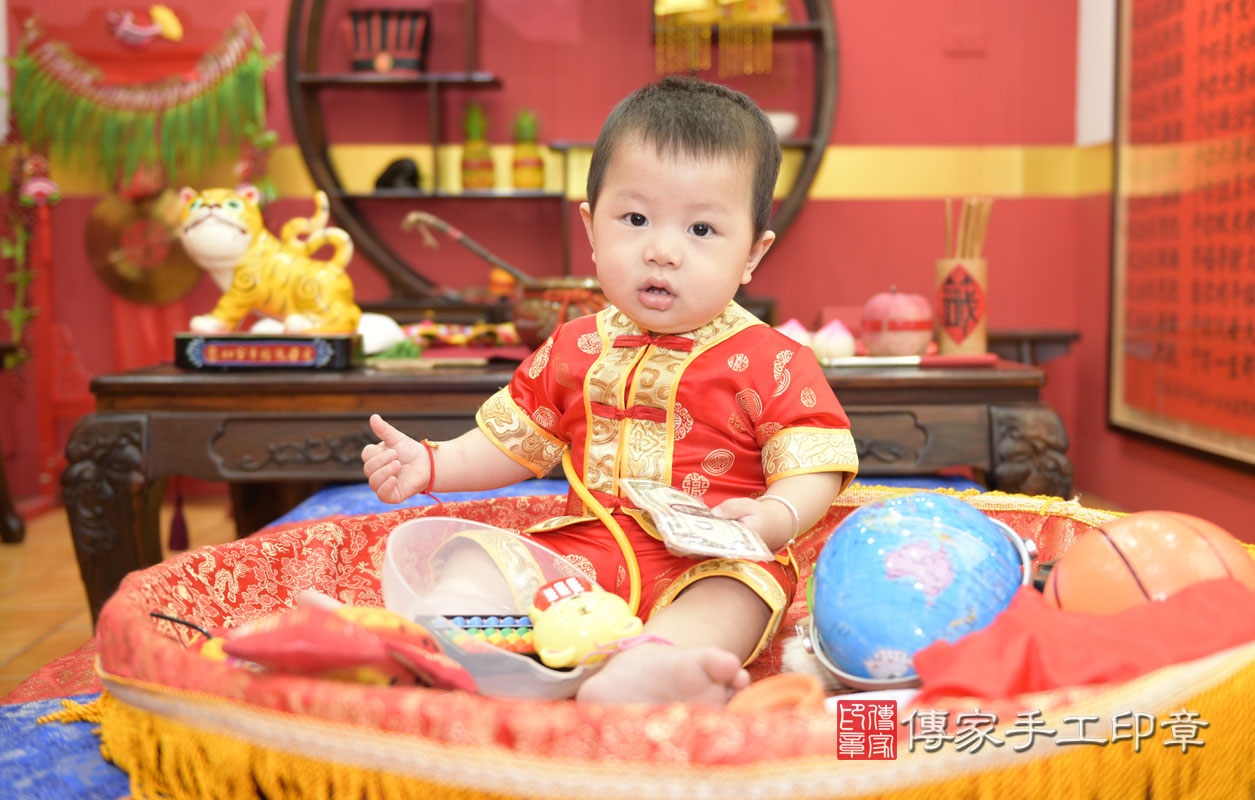 劉寶寶周歲抓周活動和儀式，一切圓滿。