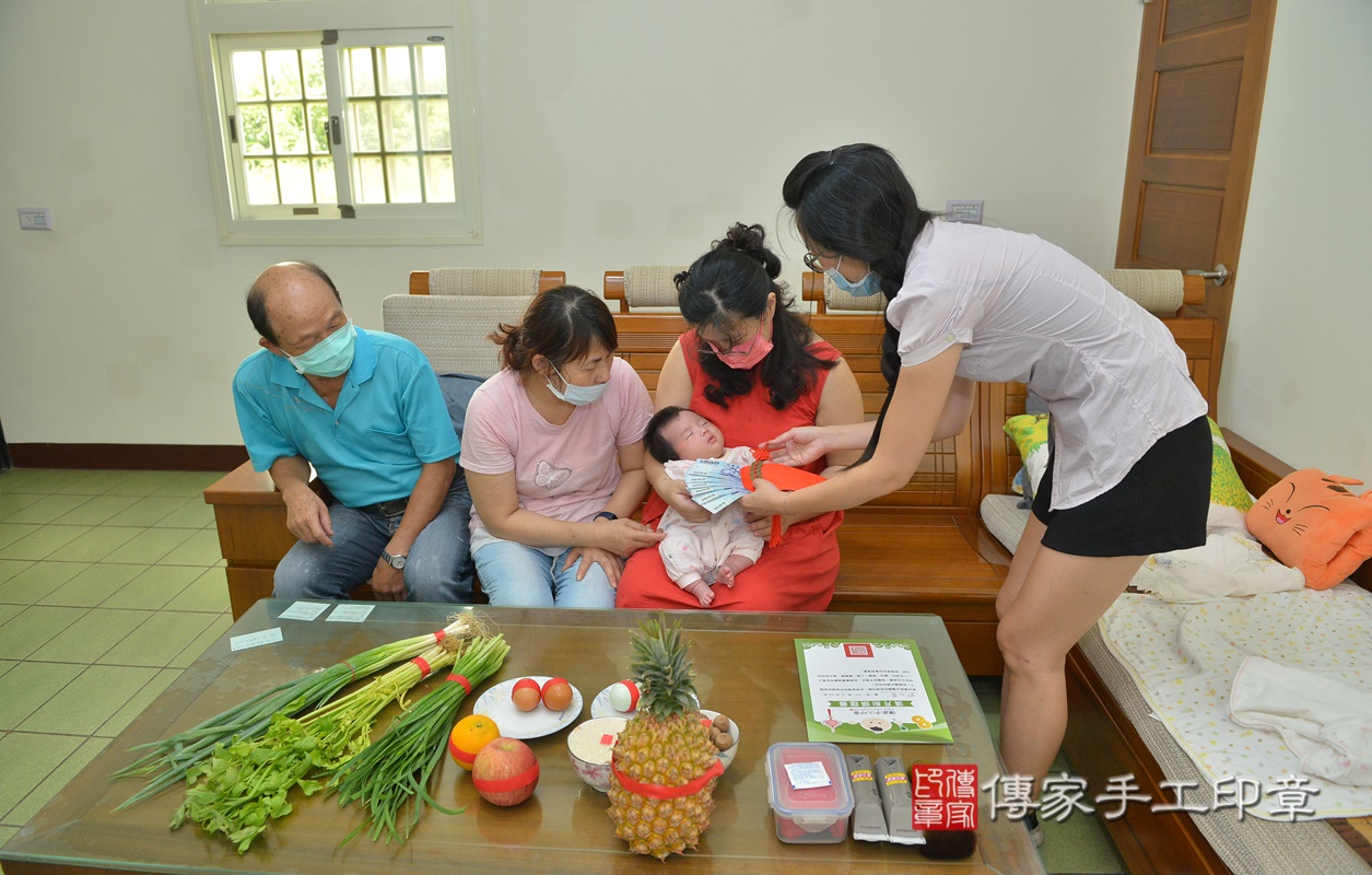 剃胎毛、滿月剃頭、嬰兒剃頭、嬰兒理髮、嬰兒剃髮、嬰兒剃胎毛、嬰兒滿月剃頭、鄧寶寶剃頭、剃胎毛儀式、剃胎毛吉祥話、滿月剃頭儀式、滿月剃頭吉祥話、鄧寶寶剃胎毛、鄧寶寶滿月剃頭理髮、 新竹縣芎林鄉剃胎毛、新竹縣芎林鄉滿月剃頭、新竹縣芎林鄉嬰兒剃頭剃胎毛、新竹縣芎林鄉嬰兒理髮、新竹縣嬰兒剃髮、 鄧寶寶(新竹縣芎林鄉到府嬰兒鄧寶寶滿月剃頭理髮、到府嬰兒剃胎毛儀式吉祥話)。到府剃頭剃胎毛主持、專業拍照、DVD光碟、證書。★購買「臍帶章、肚臍章、胎毛筆刷印章」贈送：剃頭、收涎、抓周，三選一。2021.06.26照片24