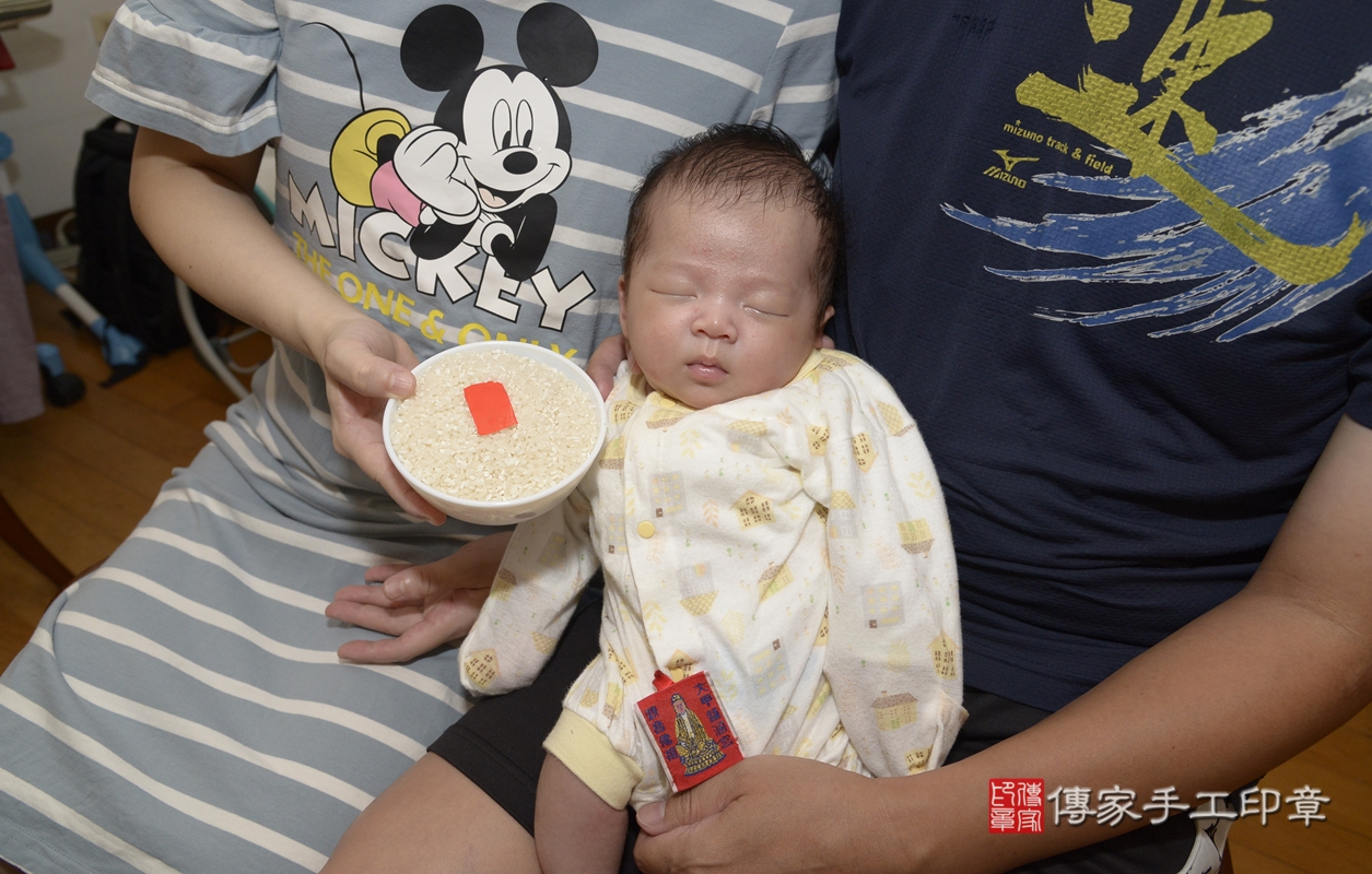 剃胎毛、滿月剃頭、嬰兒剃頭、嬰兒理髮、嬰兒剃髮、嬰兒剃胎毛、嬰兒滿月剃頭、高寶寶剃頭、剃胎毛儀式、剃胎毛吉祥話、滿月剃頭儀式、滿月剃頭吉祥話、高寶寶剃胎毛、高寶寶滿月剃頭理髮、 新北市中和區剃胎毛、新北市中和區滿月剃頭、新北市中和區嬰兒剃頭剃胎毛、新北市中和區嬰兒理髮、新北市嬰兒剃髮、 高寶寶(新北市中和區到府嬰兒高寶寶滿月剃頭理髮、到府嬰兒剃胎毛儀式吉祥話)。到府剃頭剃胎毛主持、專業拍照、DVD光碟、證書。★購買「臍帶章、肚臍章、胎毛筆刷印章」贈送：剃頭、收涎、抓周，三選一。2021.09.10照片12
